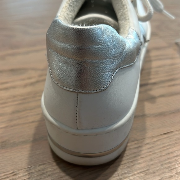 Metallic Star Sneaker White and Silver Steve Madden - Picture 8 of 9